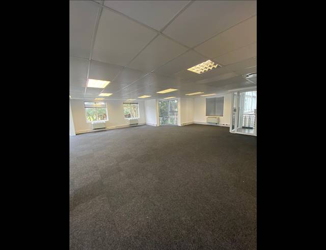 206M² OFFICE TO LET IN WATERFRONT